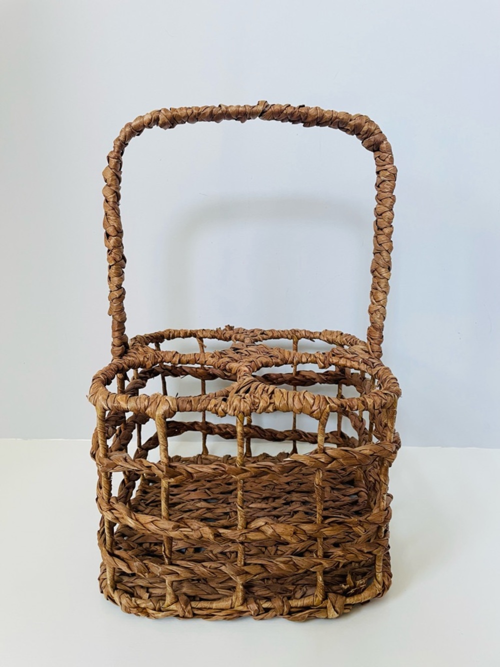 Wine Caddy Carrier Rustic Woven Basket Wine Display (Wine Bottle Not Included)